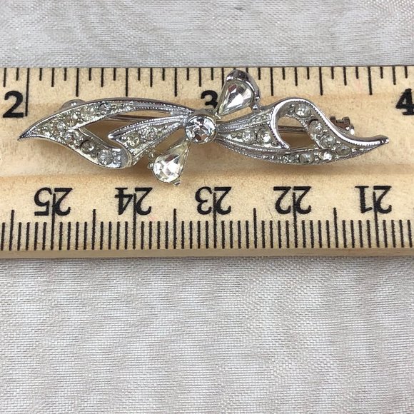 Vintage Silver Tone Faux Diamond Bow Brooch Glamcore Sparkly Old Money Quiet Lux - Picture 4 of 6